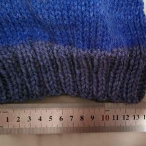 Handmade Bobble hats  for kid - Picture 3 of 4